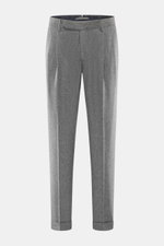 Santaniello Wollhose 'Camerota' grau meliert, frontal fotografiert, Bundfalten, französische Taschen, Reißverschluss, Bundknöpfe, fixierter Saumaufschlag.