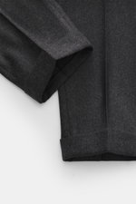 Santaniello Wollhose 'Camerota' dunkelgrau meliert, Detailaufnahme Saum und Bundfalten, reine Wolle, Regular Fit, weicher Griff, klassische Taschen.