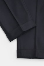 Santaniello Wollhose 'Camerota' navy, Detailaufnahme der fixierten Saumaufschläge aus reiner Wolle mit weichem Griff, Regular Fit, Bundfalten, französische Taschen.