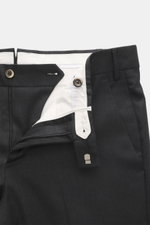PT Torino Wollhose 'Master Fit' anthrazit aus feiner Schurwolle mit Stretch, Slim Fit, Reißverschluss, Bundhaken, französischen Taschen, fixiertem Saum, Detailansicht von oben.
