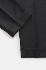 PT Torino Wollhose 'Master Fit' anthrazit, Detailaufnahme von fixiertem Saumaufschlag und feinem Twill aus reiner Schurwolle, Slim Fit, schmal zulaufend.