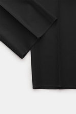 PT Torino Wollhose 'Slim Fit' schwarz aus leicht elastischer Schurwolle, schmal zulaufend, Detailaufnahme der feinen Stoffstruktur von oben.