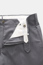 PT Torino Wollhose 'Slim Fit' grau meliert, Detailaufnahme von oben auf geöffnete Bundknöpfe, Reißverschluss, Twill aus Schurwolle, weicher Griff.
