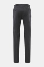 PT Torino Wollhose 'Slim Fit' anthrazit, Rückansicht, schmal zulaufend, aus weichem Schurwoll-Twill, mit Reißverschluss, Bundknöpfen, französischen Taschen und paspelierten Gesäßtaschen.