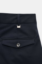 PT Torino Wollhose 'Rebel Fit' navy, Detailfoto von hinten oben, elastische Schurwolle, knöchellang, schmal zulaufend, mit Bundhaken und Gesäßtasche.