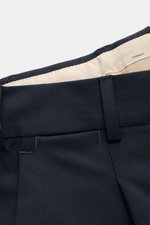 PT Torino Wollhose 'Rebel Fit' navy, Detailaufnahme Bund von schmal zulaufender, knöchellanger Schurwollhose mit Reißverschluss, französischen Taschen und Metall-Initial.