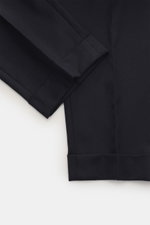 PT Torino Wollhose 'Rebel Fit' navy aus elastischer Schurwolle, Detailaufnahme von knöchellangem Bein mit fixiertem Saumaufschlag.