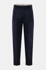 PT Torino Wollhose 'Carrot Fit' navy aus reiner Schurwolle, weicher Griff, knöchellang, mit Reißverschluss, Bundknöpfen, doppelter Bundfalte, Uhrentasche, französischen Taschen, Gesäßtaschen mit Patte, fixiertem Saumaufschlag, frontale Perspektive.