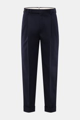 PT Torino Wollhose 'Carrot Fit' navy aus reiner Schurwolle, weicher Griff, knöchellang, mit Reißverschluss, Bundknöpfen, doppelter Bundfalte, Uhrentasche, französischen Taschen, Gesäßtaschen mit Patte, fixiertem Saumaufschlag, frontale Perspektive.
