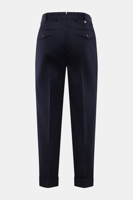 Hintere Ansicht der PT Torino Wollhose 'Carrot Fit' navy aus reiner Schurwolle mit weichem Griff, regulärer Oberschenkelweite, knöchellang, französischen Taschen und fixiertem Saumaufschlag.