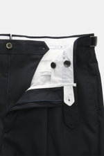 PT Torino Wollhose 'Gentleman Fit' dark navy von innen fotografiert, mit Reißverschluss, Bundknöpfen, Side Adjuster, doppelter Bundfalte.