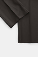 PT Torino Wollhose 'Gentleman Fit' dunkelbraun aus Super 160'S Schurwolle, glatter Griff, schmal zulaufend, Detailaufnahme der offenen Saumkante.