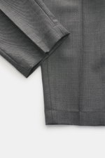 PT Torino Wollhose "The Rebel" dunkelgrau meliert, Detailaufnahme von oben, reine Schurwolle, leicht körniger Griff, Rebel Fit, reguläre Oberschenkelweite, schmal zulaufend, knöchellang, Button Fly, elastischer Bund, französische Taschen, Gesäßtaschen mit