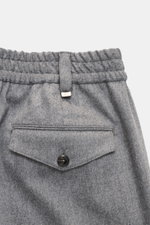 PT Torino Wool Pants 'The Rebel' grey melange shown from a close-up back view, elastic flannel wool and cashmere blend. Comfort and style for the cool season: PT TORINO's 'The Rebel' pants impress with an elastic flannel made of virgin wool and cashmere. 