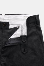 Close-up front view of Brunello Cucinelli Wool pants 'Italian Fit' dark grey melange highlighting zipper, waistband buttons, and inner lining.

Description:  
<p>The wool pants of the luxury label BRUNELLO CUCINELLI are a noble classic among trouser model