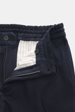 Close-up front view of Incotex Cashmere Jogpants navy showing zipper, waistband button, elastic waistband with drawstring, and striped inner lining; jersey made of pure cashmere, very soft touch, regular fit, slightly tapered, French pockets, back pockets