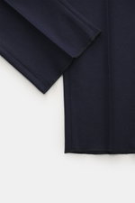 Close-up top-down view of navy Incotex Cashmere Jogpants showing fabric texture and open length, jersey made of pure cashmere, very soft touch, regular fit, slightly tapered, zipper and waistband button, elastic waistband with drawstring, French pockets, 