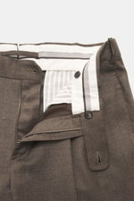 Incotex Wollhose graubraun meliert, Detailaufnahme von innen mit Reißverschluss, Bundknopf, verlängertem Knopfriegel, Regular Fit, reine Schurwolle, leicht elastisch, softer Griff.