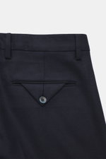 Close-up view from the back of Briglia 1949 Wool trousers 'Margutta' navy, flannel pure new wool, soft feel, regular fit, slightly tapered, zipper and waistband button, single waistband pleat, French pockets, small watch pocket, piped back pockets, one ba