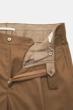 Close-up front view of Briglia 1949 Wool trousers 'Margutta' brown made of flannel pure new wool, soft feel, regular fit, slightly tapered, zipper and waistband button, single waistband pleat, French pockets, small watch pocket, piped back pockets, one ba