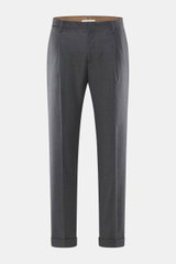 Briglia 1949 Wollhose 'Tiberios' dunkelgrau meliert, frontale Ansicht, Twill aus reiner Schurwolle, weich, elastisch, Tapered Fit, knöchellang, Bundknöpfe, Bundfalte, Taschen.