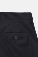 Close-up rear view of Briglia 1949 Wool trousers 'Platti' navy, showing double waistband pleat, back pockets with button, flannel made of pure new wool, slightly elastic quality, soft feel, regular fit, slightly tapered, zipper and waistband button, slant