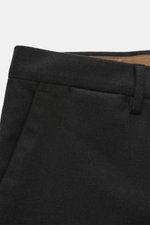 Close-up front view of Briglia 1949 Wool pants 'Naviglio' anthracite, showing fine twill virgin wool, waistband with button, and belt loop.

Description: <p>Soft touch meets timeless aesthetics: The 'Naviglio' pants by BRIGLIA 1949 combine high wearing co
