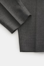 Nahaufnahme der Briglia 1949 Wollhose 'Bricklanes' dunkelgrau meliert, reine Schurwolle, griffige Qualität, Twill-Struktur, Tapered Fit, knöchellang, Five-Pocket-Stil.