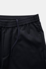 Nahaufnahme der Barena Woll-Jogpants navy aus leicht elastischer Schurwolle, zeigt elastischen Bund mit Tunnelzug und angedeuteten Eingriff.