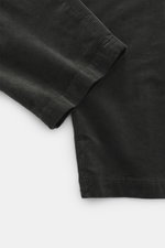 Nahaufnahme der Barena Venezia Cordhose dunkelgrau aus weichem Baumwoll-Modal-Mix, Cordstoff mit Bundfalte und geradem Schnitt, seitliche Perspektive.
