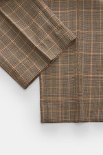 Close-up front view of Barena Venezia Wool trousers 'Delfo Brenton' light brown/black/brown checkered featuring pure new wool, smooth feel, classic glen check pattern, regular fit, straight cut, zipper and waistband hook, side seam pockets, and back pocke