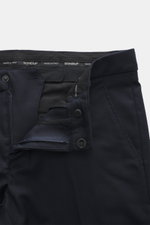 Dondup Wollhose 'Spiritissimo' navy aus feinem, elastischem Schurwoll-Flanell, Slim Fit, mit Reißverschluss, Knopf und französischen Taschen, Nahaufnahme.