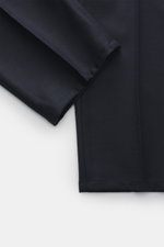 Nahaufnahme der Dondup Wollhose 'Spiritissimo' navy aus feinem, elastischem Schurwollflanell, schmal zulaufend, Details aus seitlicher Perspektive.