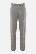 GTA Hose 'Davide' grau meliert, Frontansicht, Mix aus Microfaser und Viskose, elastisch, softer Griff, Regular Fit, schmal zulaufend, Reißverschluss, Bundknopf, innenliegendes Band, französische Taschen, kleines Logo, Gesäßtaschen mit Knopf.