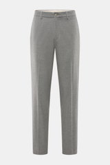 GTA Hose 'Davide' grau meliert, Frontansicht, Mix aus Microfaser und Viskose, elastisch, softer Griff, Regular Fit, schmal zulaufend, Reißverschluss, Bundknopf, innenliegendes Band, französische Taschen, kleines Logo, Gesäßtaschen mit Knopf.