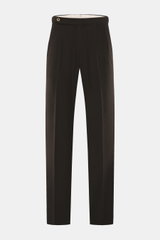 GTA Wollhose 'Herrick' dunkelbraun, frontale Ansicht, aus leicht elastischer Schurwolle, Regular Fit, niedrige Bundhöhe, Reißverschluss, Bundknopf, elastischer Bund, Side Adjuster, doppelte Bundfalte, französische Taschen, kleines Logo, Gesäßtaschen mit K