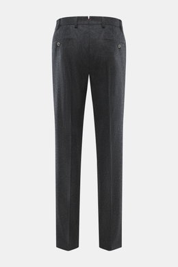 Hiltl Wollhose 'Piacenza' dunkelgrau meliert, Rückansicht, reine feinste Wolle, weicher Griff, Regular Fit, gerader Schnitt, Reißverschluss, Bundknopf, französische Taschen, schmale paspelierte Gesäßtasche mit Knopf, offene Länge.