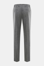 Hiltl Wollhose 'Piacenza' grau meliert, Rückansicht, reine feinste Wolle, weicher Griff, Regular Fit, gerader Schnitt, Reißverschluss, Bundknopf, französische Taschen, schmal paspelierte Gesäßtasche mit Knopf, offene Länge