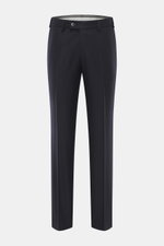 Hiltl Wollhose 'Piacenza' navy frontal fotografiert, reine feinste Wolle, weicher Griff, Regular Fit, gerader Schnitt, Reißverschluss, Bundknopf, französische Taschen, schmale paspelierte Gesäßtasche mit Knopf, offene Länge.