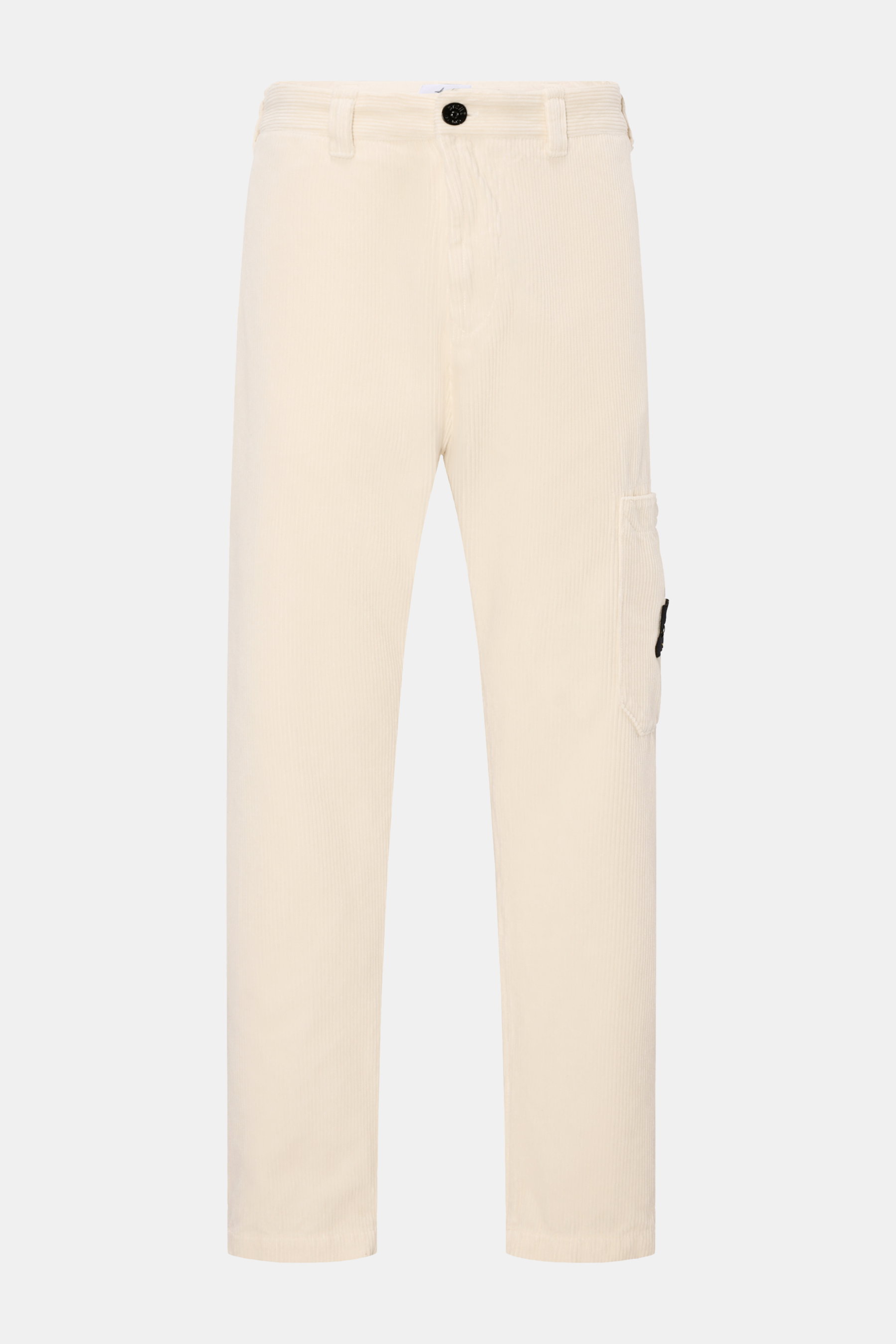 Stone Island Cord-Cargohose creme aus weichem Bio-Baumwoll-Cord, gerade geschnitten, mit Bundknopf, Reißverschluss, Cargo- und Gesäßtasche, Kompass-Badge, Frontansicht.