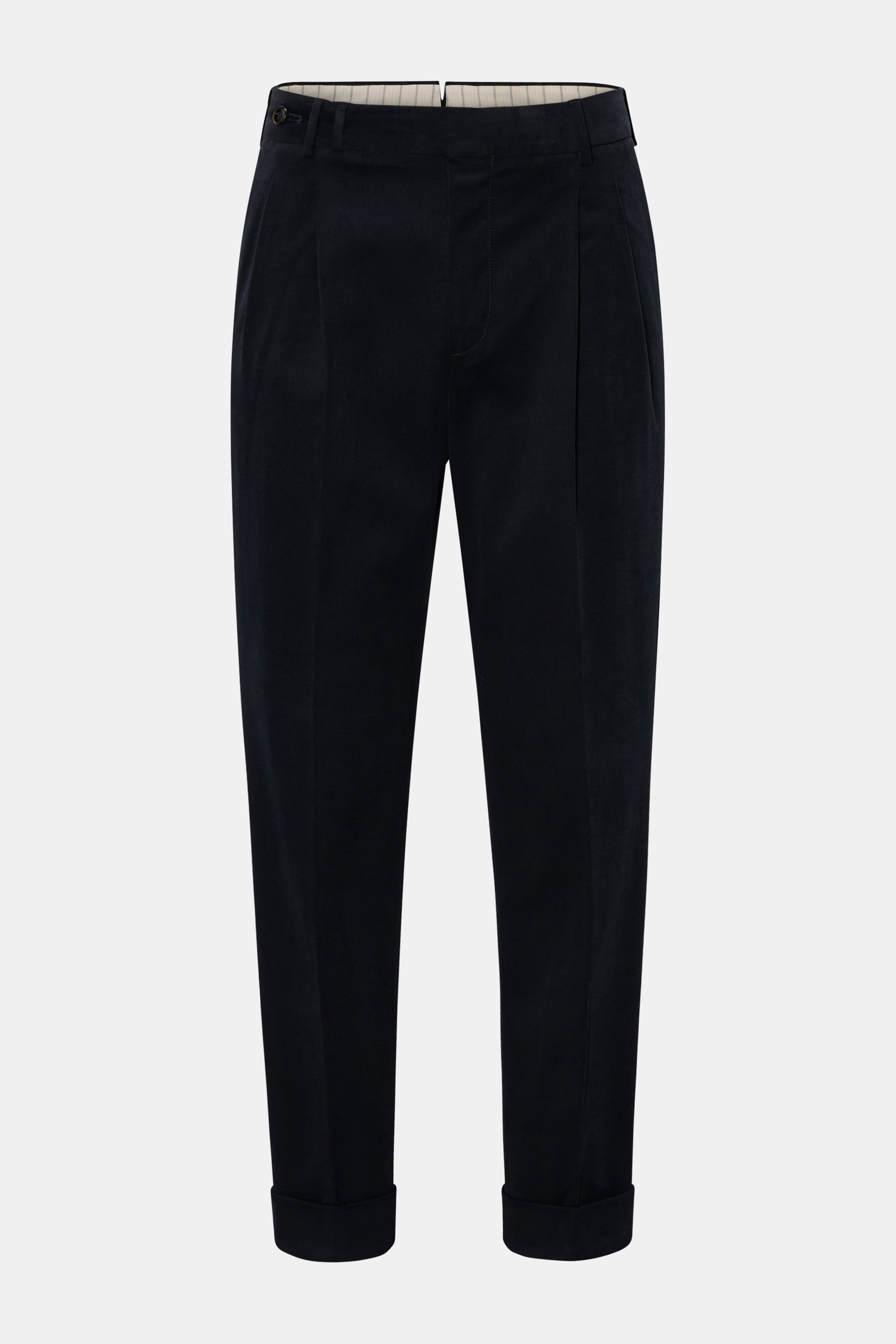 PT Torino Chino 'Carrot Fit' dark navy, frontal fotografiert, kurze Bundfalten, verlängerter Knopfriegel, knöchellang, schmal zulaufend, Baumwoll-Twill, leichte Elastizität, doppelte Bundfalte, französische Taschen, Gesäßtaschen mit Patte, fixierter Sauma