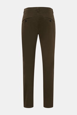 Mason's Chino "Osaka Style" khaki von hinten, Twill aus Baumwolle und Wolle, leicht elastisch, Regular Fit, sehr schmal zulaufend, Zip Fly, Bundknopf, französische Taschen, Bundfalte, paspelierte Gesäßtaschen mit Knopf.