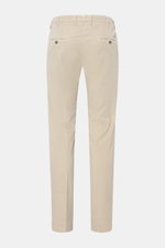 Rear view of Mason's Cordhose 'New York Style' sand, slim fit cotton and lyocell corduroy pants with buttoned welt pockets.

Description: <p>Wohlfühlen mit Stil: Die Cordhose 'New York Style' von MASON'S bringt Wärme und Charakter in die Herbst- und Winte