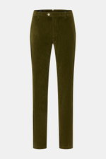 Front view of Mason's Corduroy trousers 'New York Style' olive, slim fit with tapered cut, zip and waist buttons, French and jetted back pockets, soft cotton and lyocell fabric with slight stretch.

<p>Comfort and style: The corduroy trousers 'New York St