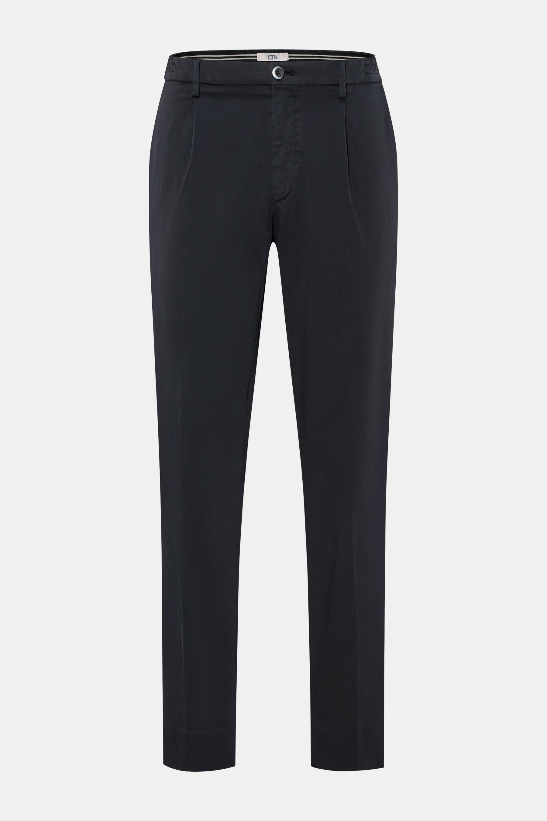 GTA Baumwollhose 'Dennis' navy, knöchellang, tapered Fit, weiche, leicht elastische Baumwolle, frontale Ansicht mit Reißverschluss, Bundknopf und Taschen.