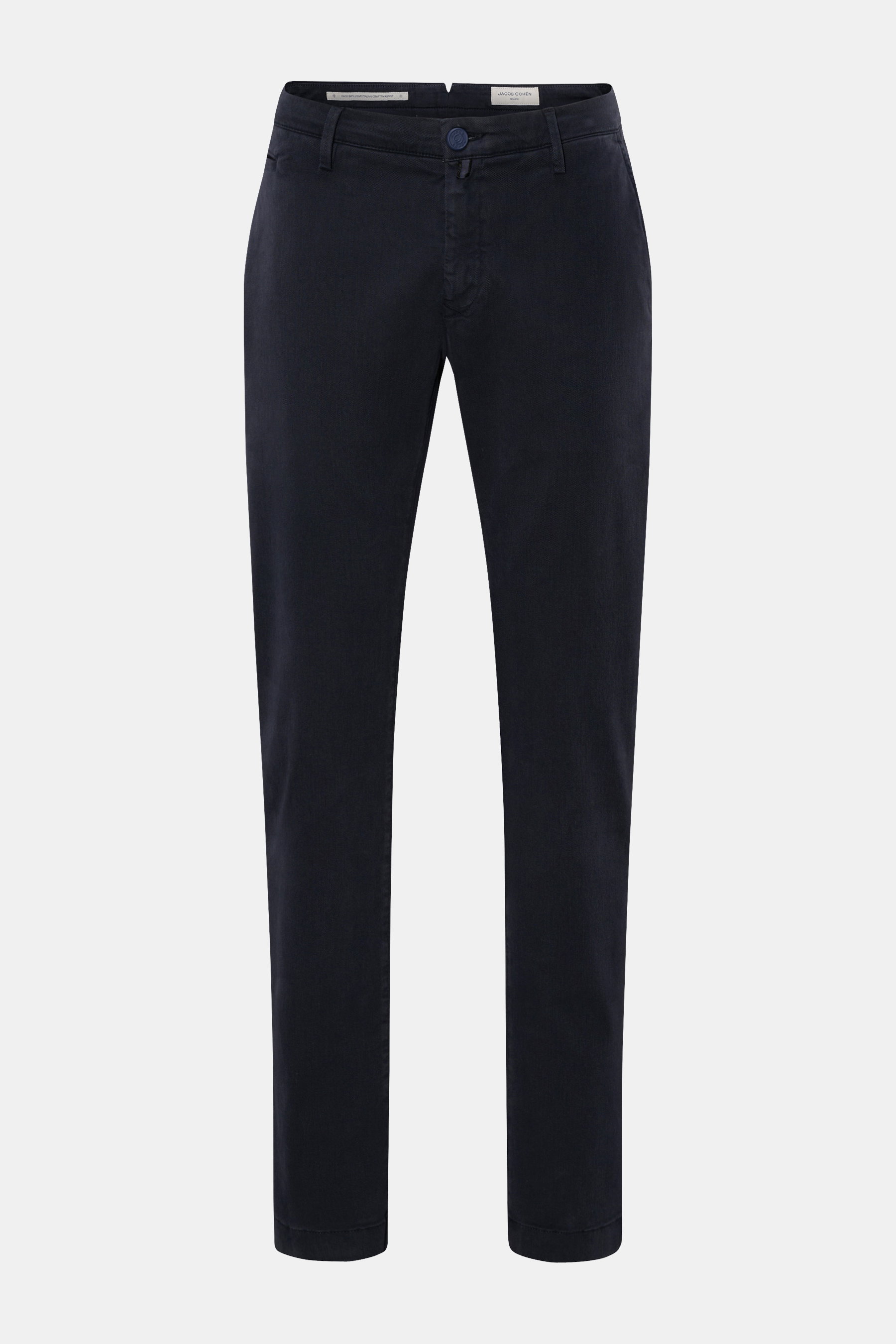 Jacob Cohen Chino 'Bobby' navy, Frontalaufnahme, slim Fit, Baumwoll-Twill mit Lyocell, niedrige Bundhöhe, französische Taschen, Verloursleder-Patch.