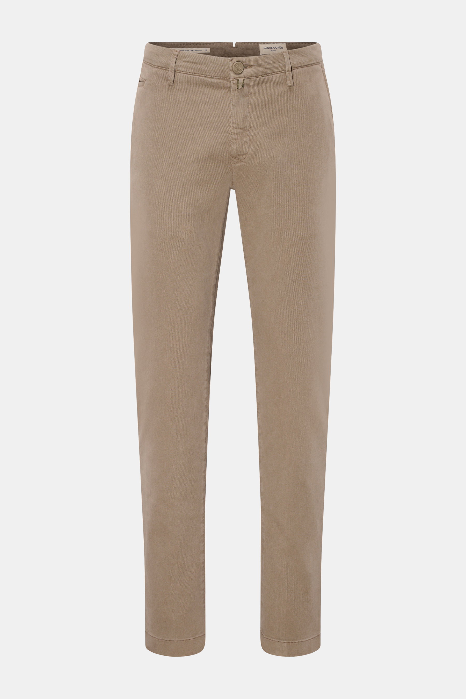 Jacob Cohen Chino 'Bobby' taupe, slim Fit, schmal zulaufend, Baumwoll-Twill mit Lyocell, frontale Ansicht mit Reißverschluss, Taschen, Bundknopf.