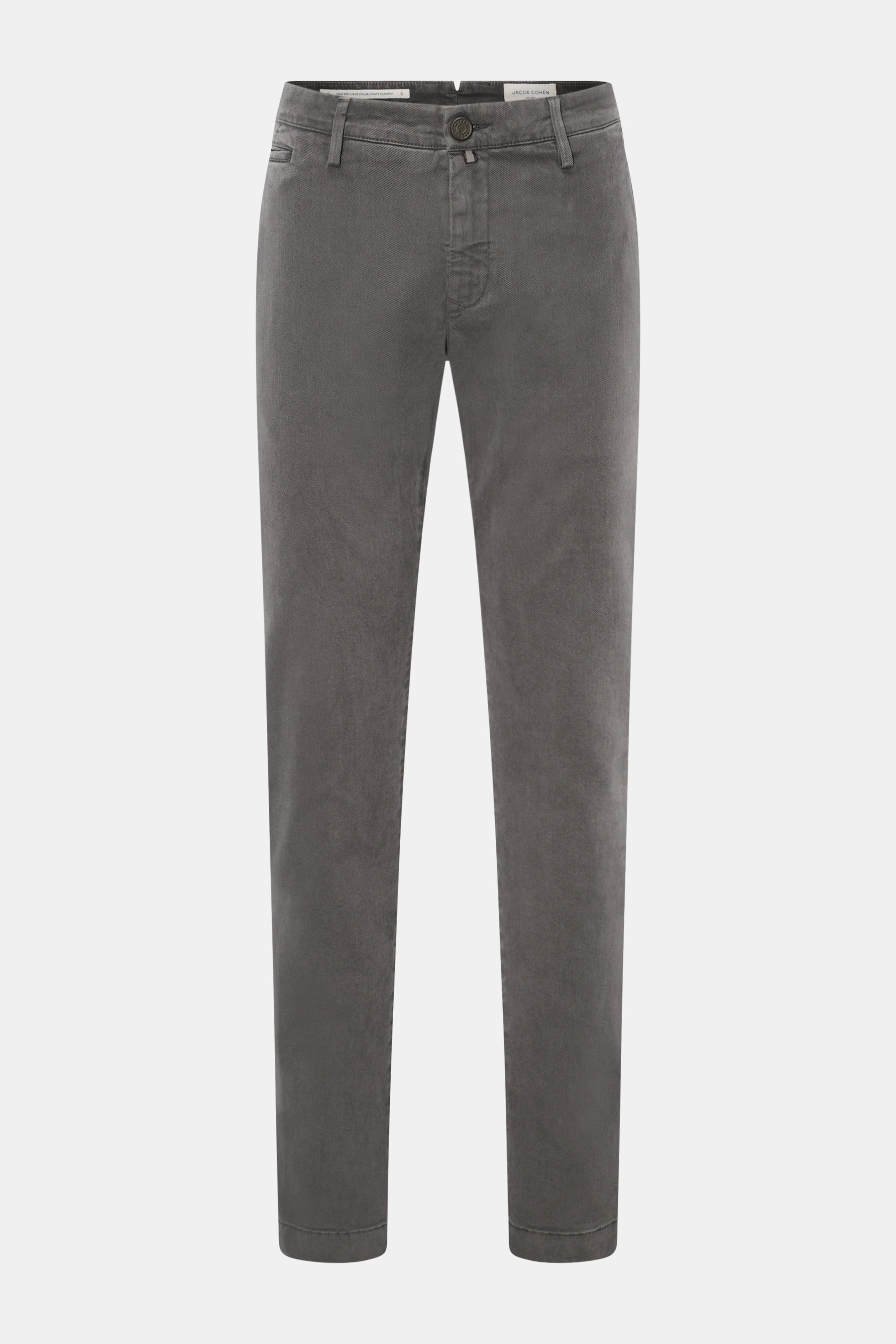 Jacob Cohen Chino 'Bobby' grau, slim Fit Baumwoll-Twill mit Lyocell, schmal zulaufend, niedrige Bundhöhe, Reißverschluss, französische Taschen, frontal fotografiert.