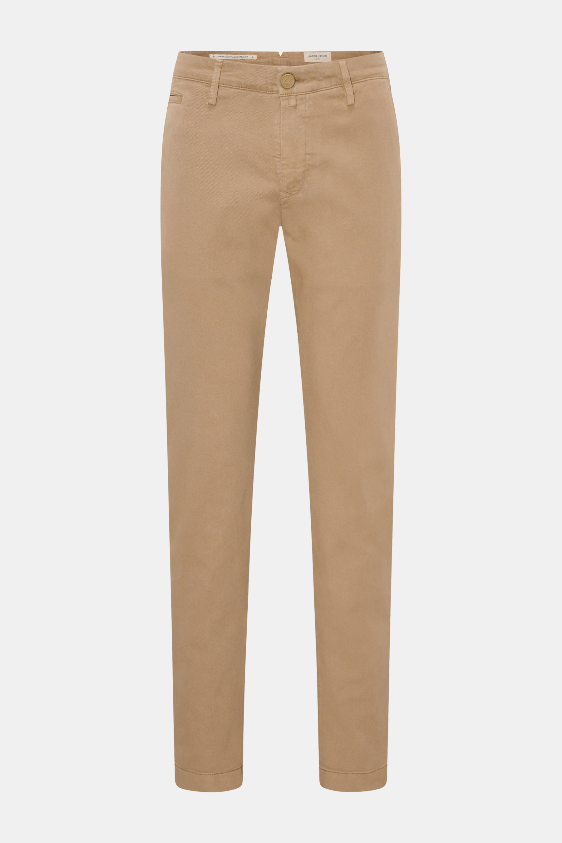 Jacob Cohen Chino 'Bobby' hellbraun in schmalem Slim Fit, Baumwoll-Twill mit Lyocell, Reißverschluss, Bundknopf, Taschen, frontal fotografiert.