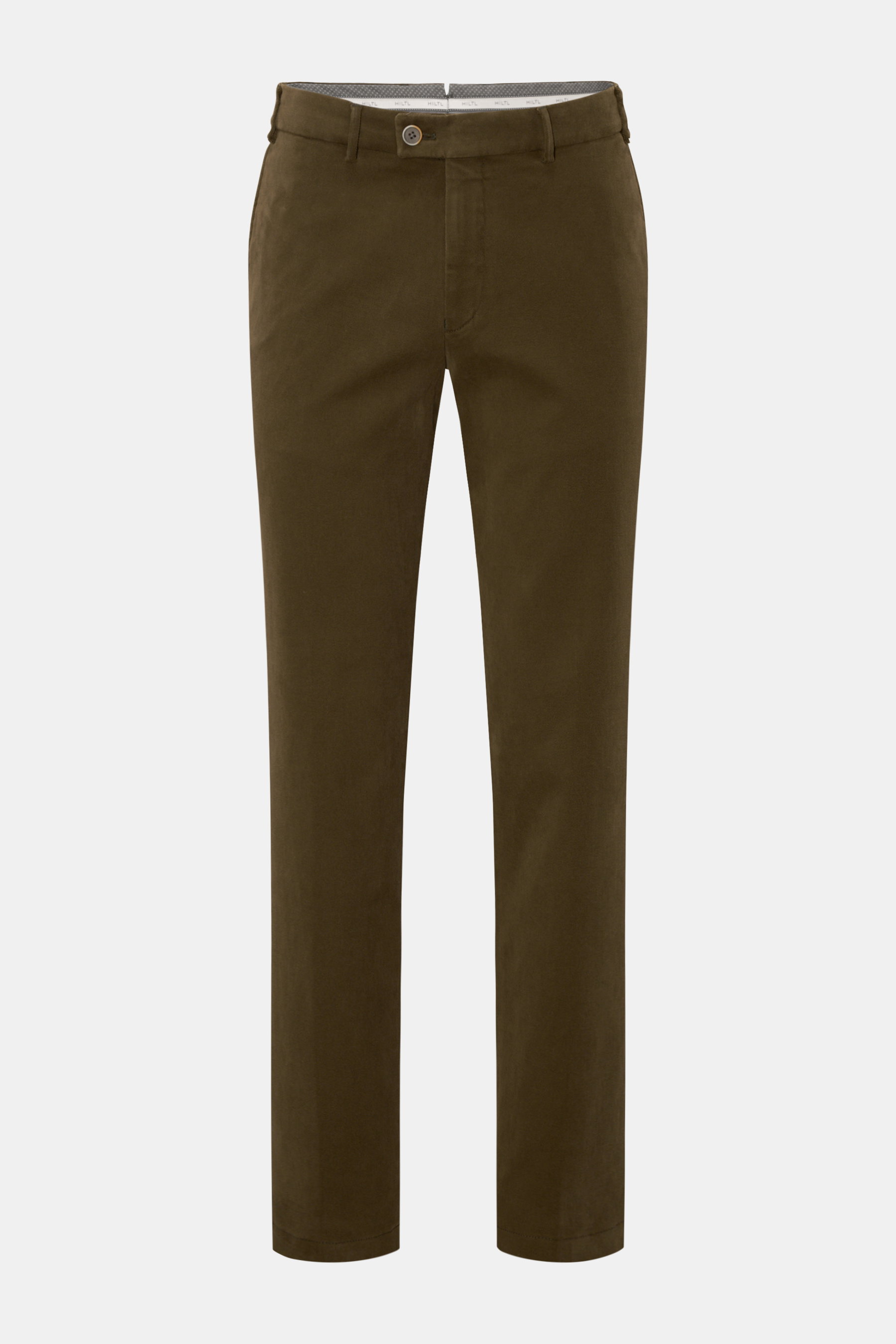 Hiltl Baumwollhose 'Parma' dark olive, Slim Fit Chino mit elastischer Baumwolle, Reißverschluss, Bundknopf, französischen Taschen, frontal fotografiert.